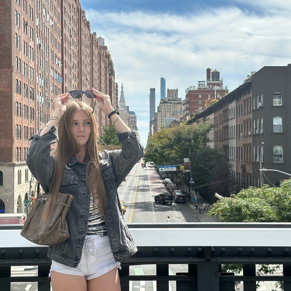 Meet your Posher, Makayla - Picture 4 of 7